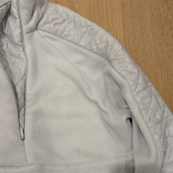 Athleta Women’s Gray Quilted Half-Zip Pullover size medium - Picture 8 of 13